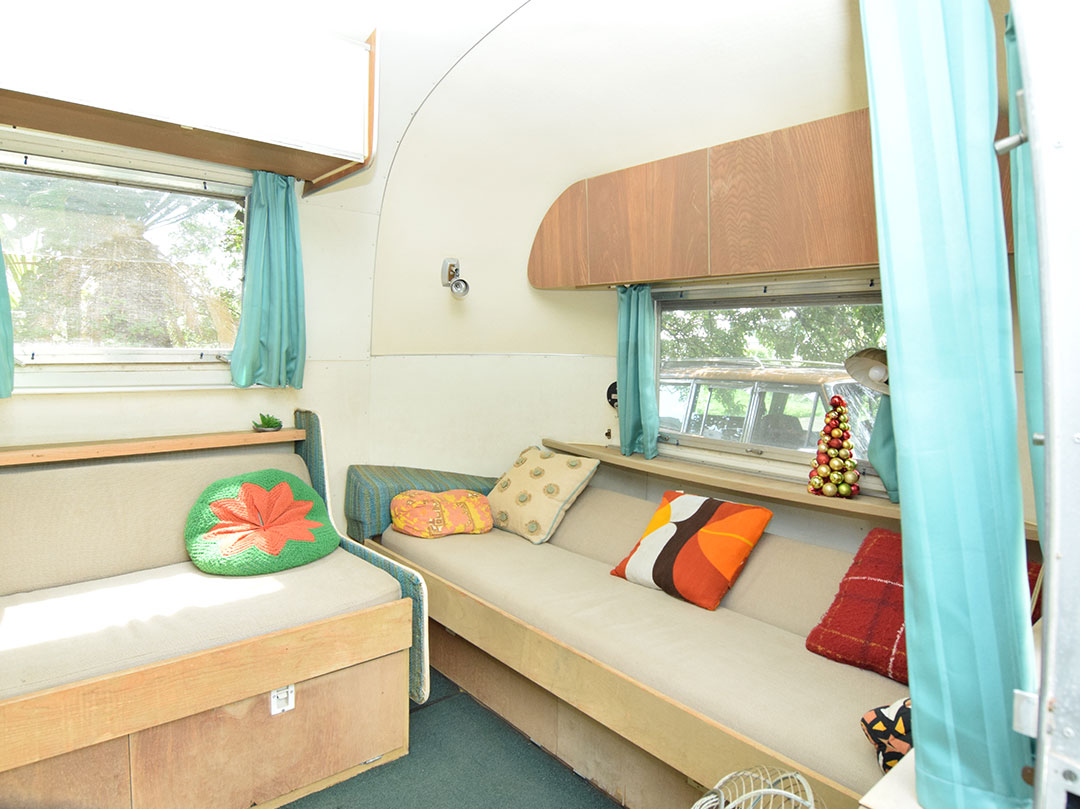 1967 AIRSTREAMの内装をご紹介